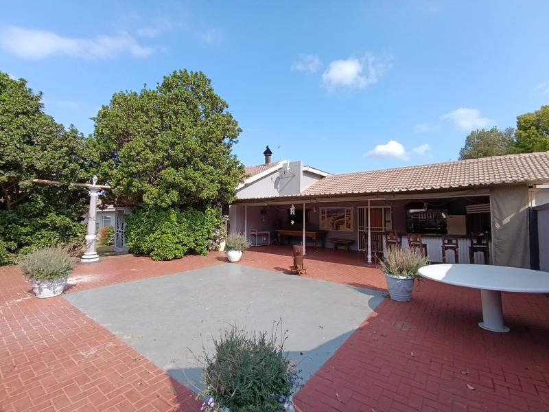 4 Bedroom Property for Sale in Middelburg Eastern Cape